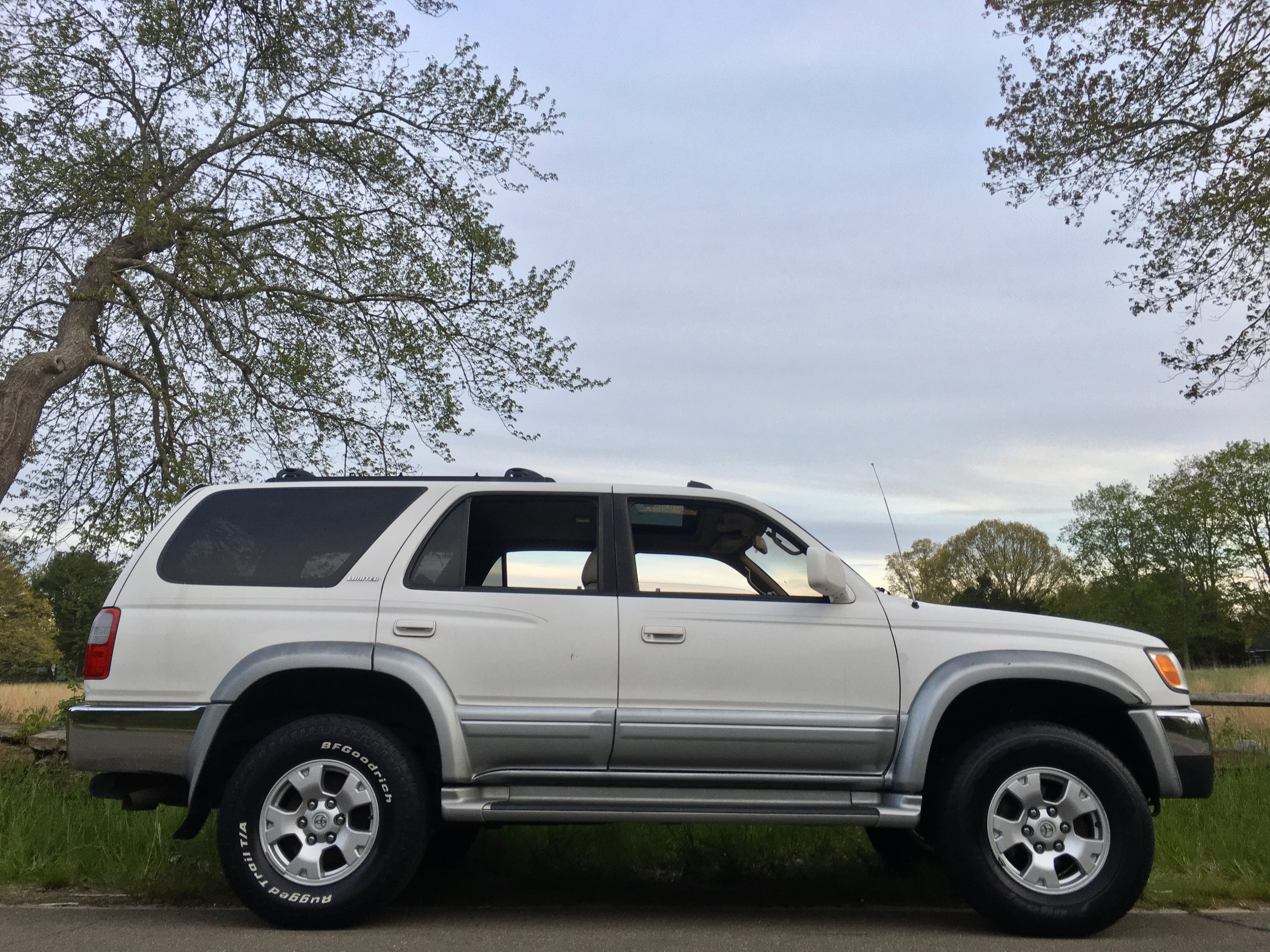 Go Motors Niantic, CT Purveyors of 3rd Generation Toyota 4Runners and other lengedary classics